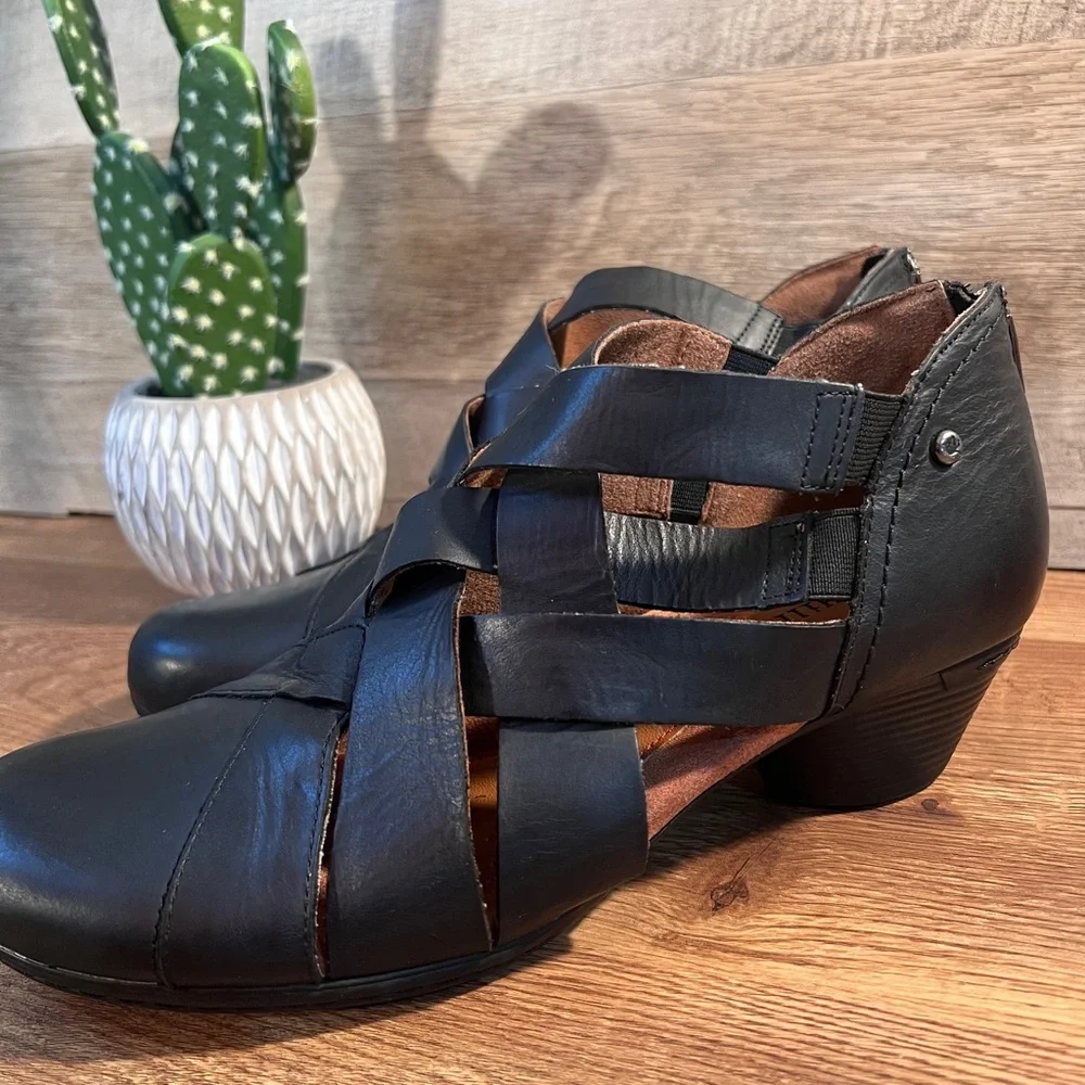 Cobb Hill Black‎ Leather Cutout Comfort Heels Size 8.5